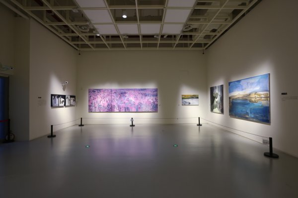 铁牛配资 多个展览申城集结，呈现女性艺术家的创作能量与人文关切